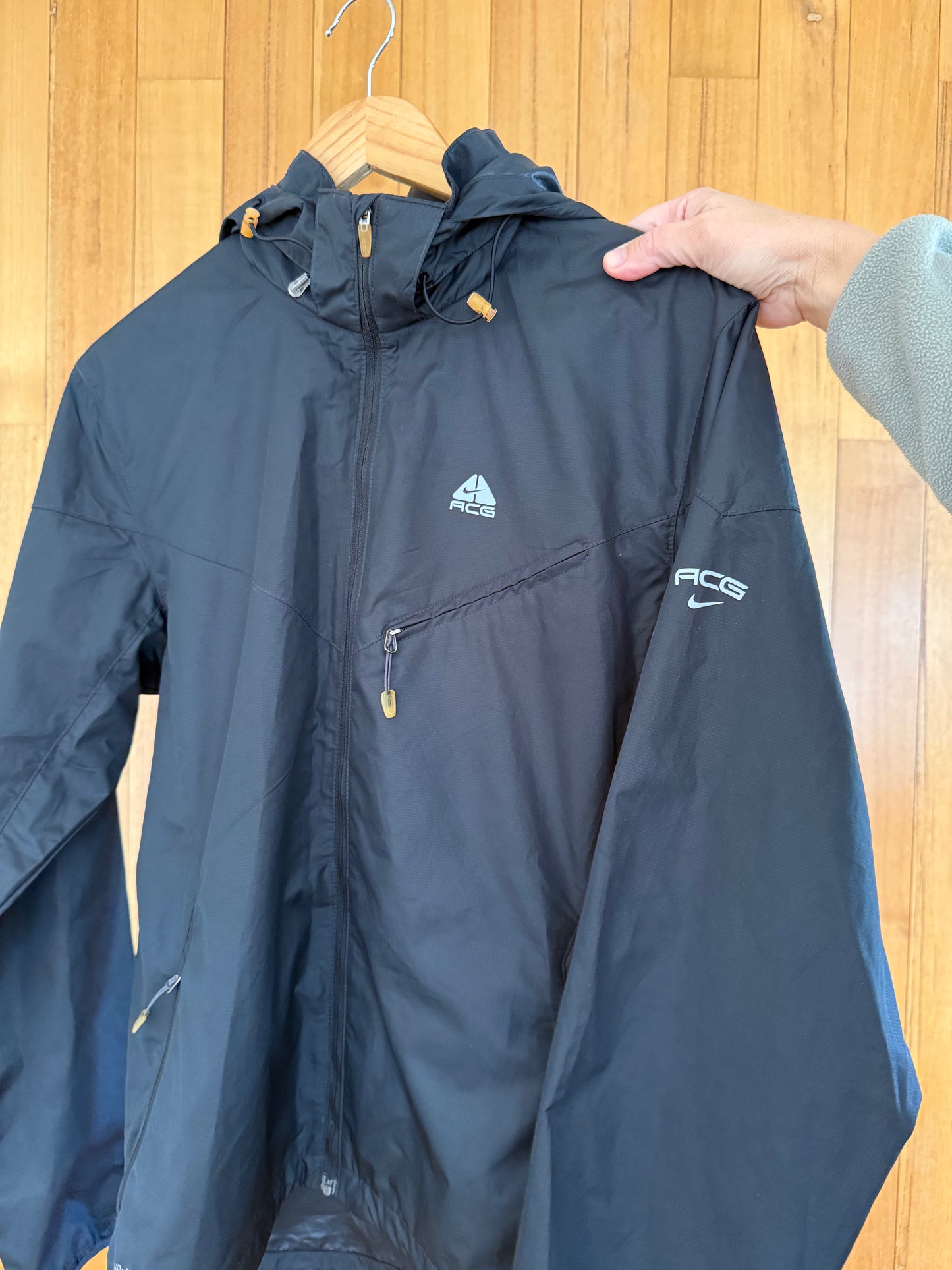 Nike ACG Lightweight Rain Jacket with Hood