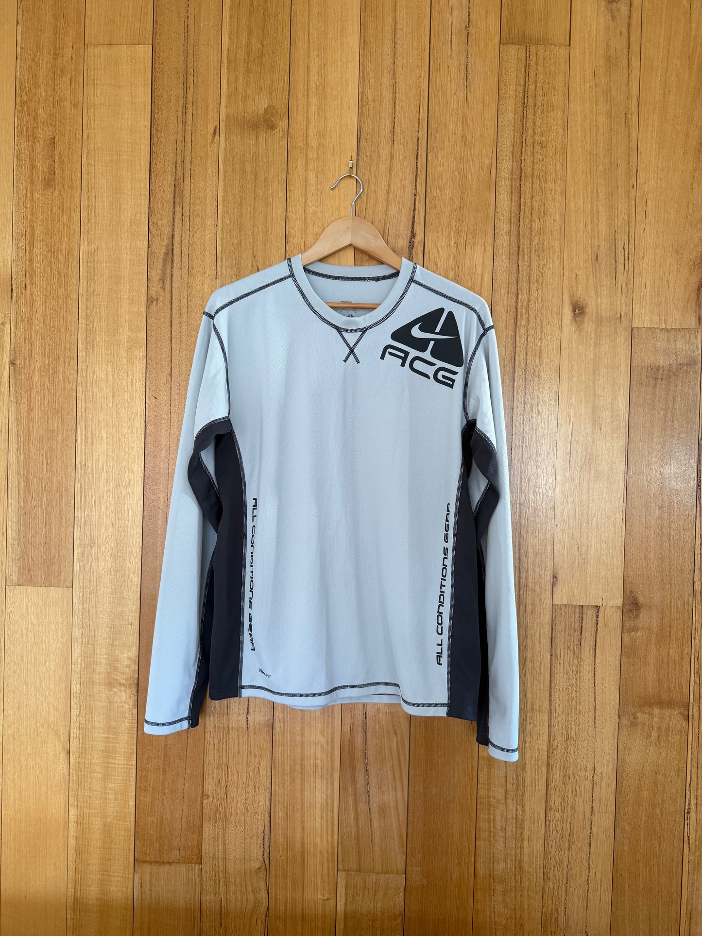 Nike ACG ACG Angled Logo Long Sleeve T-Shirt