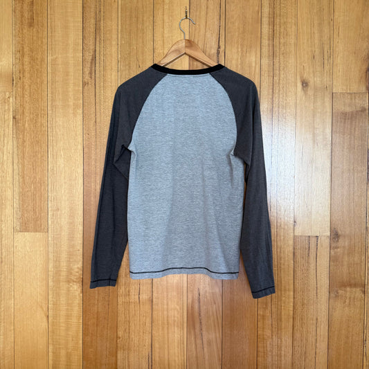 Nike Sportswear Limited Issue Logo Long Sleeve T-Shirt