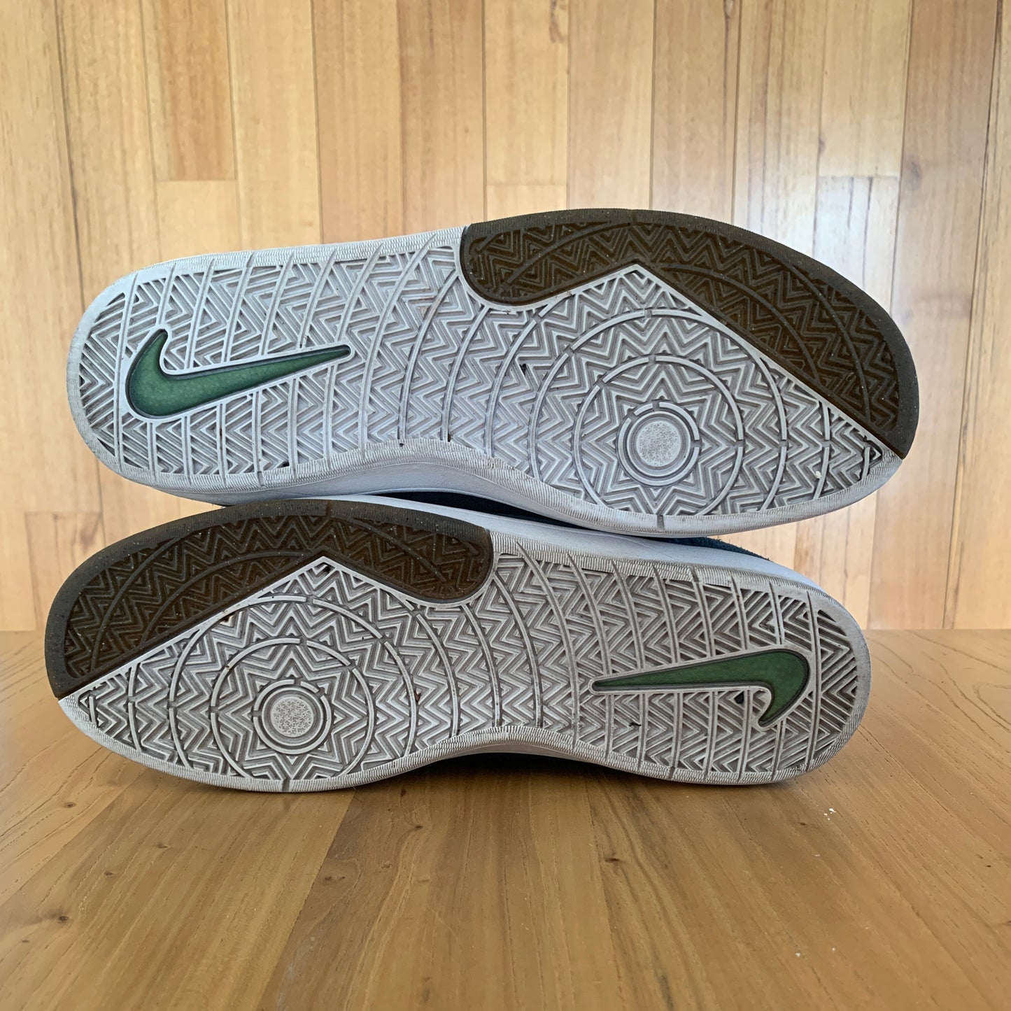 2011 NikeSB Eric Koston 1 Vintage Green/Metallic Silver