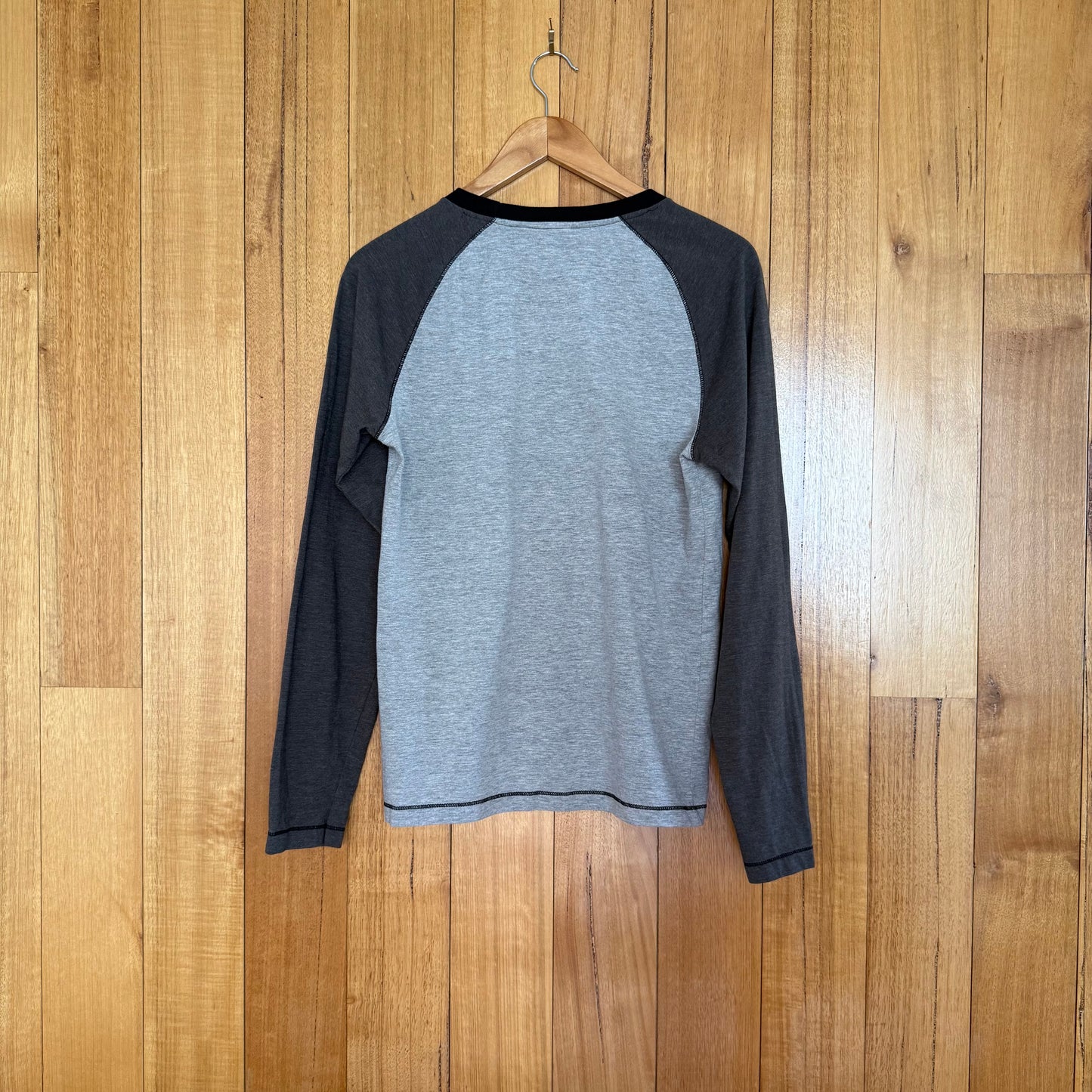 Nike Sportswear Limited Issue Logo Long Sleeve T-Shirt