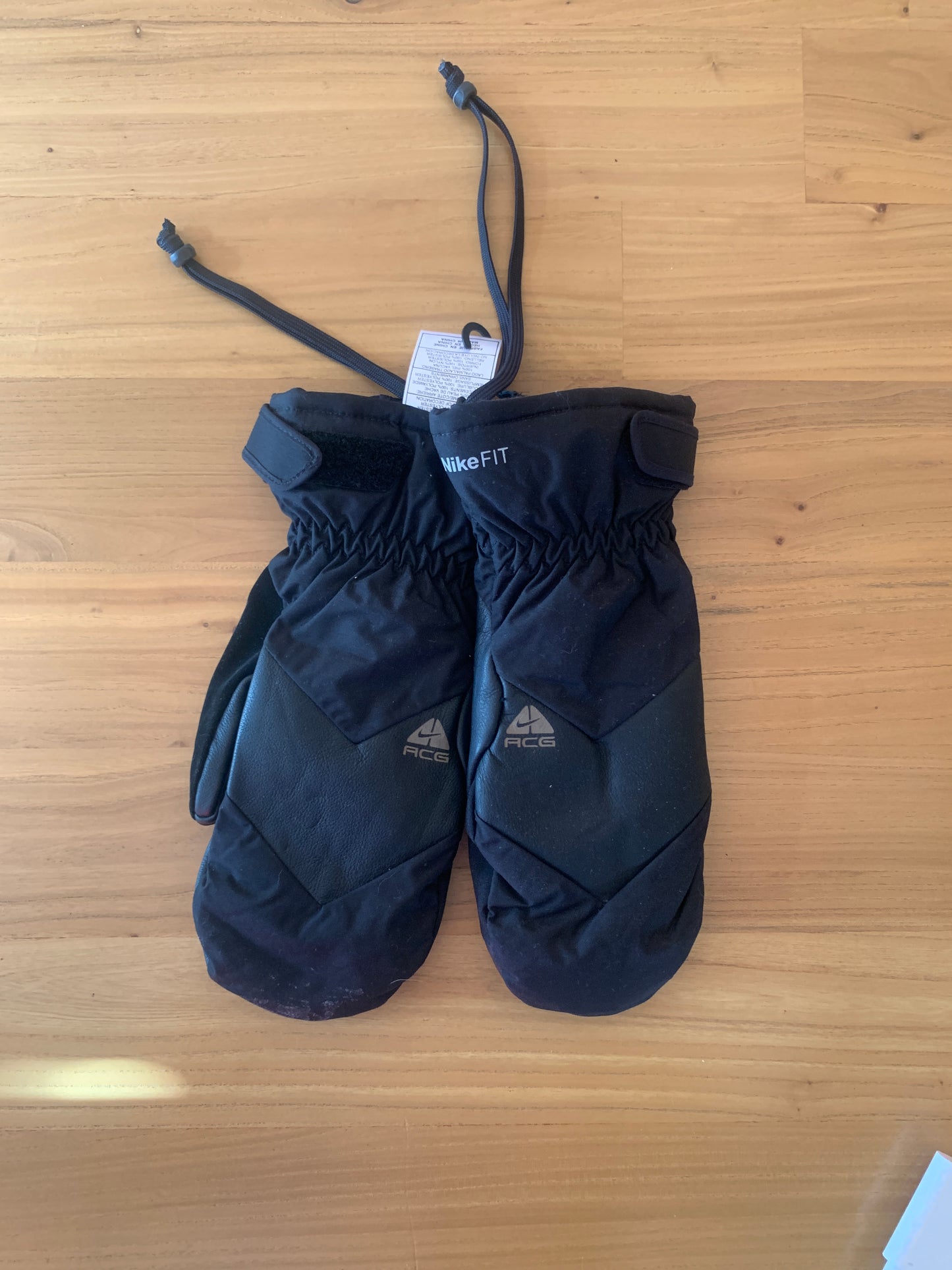 Nike ACG Storm-FIT Mittens
