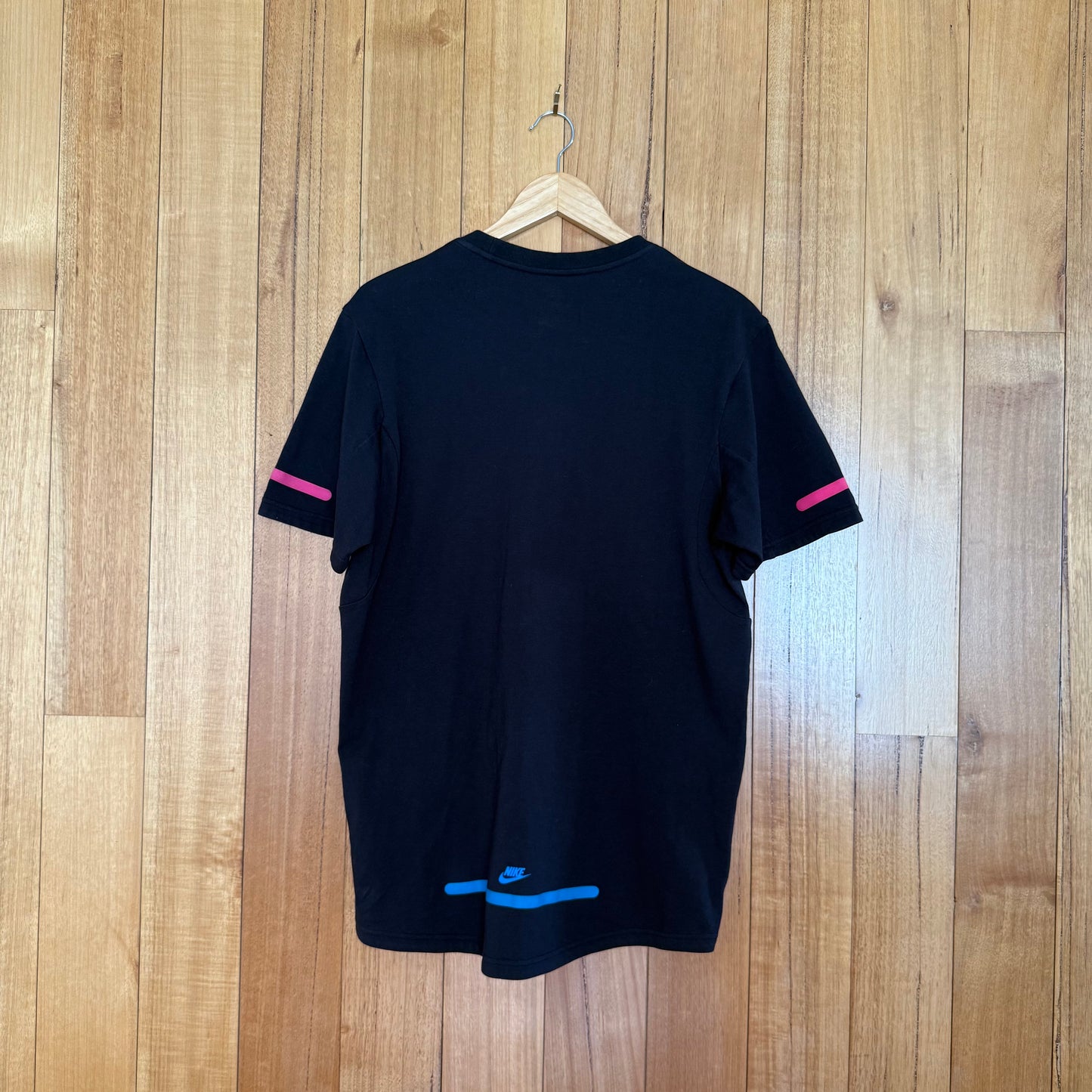 Nike Sportswear FitDry T-Shirt with colour accents