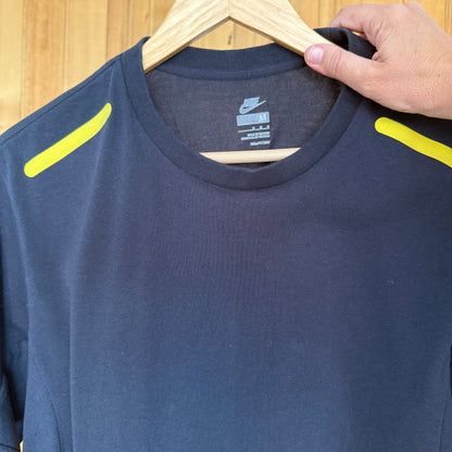 Nike Sportswear FitDry T-Shirt with colour accents