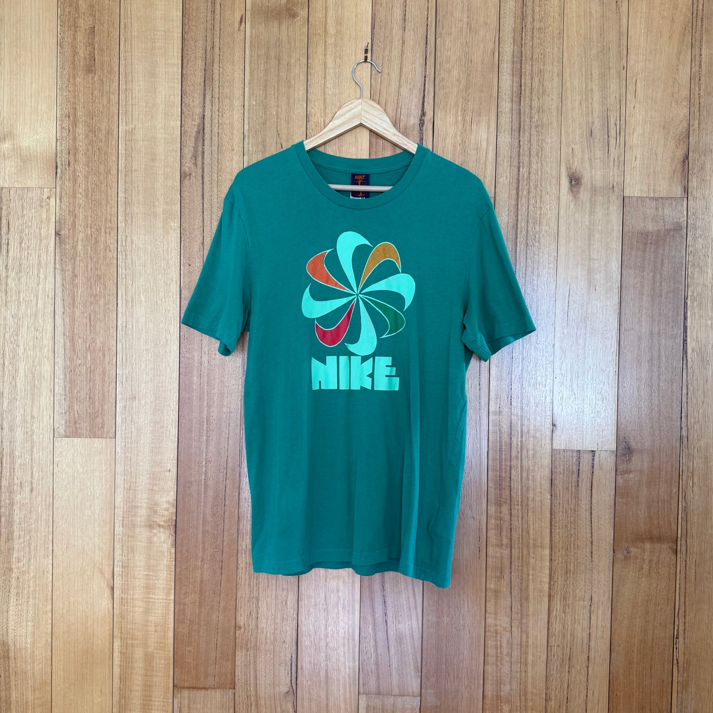 Nike Pinwheel Logo T-Shirt - Green