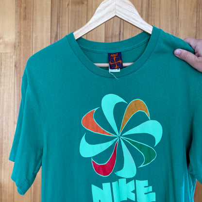 Nike Pinwheel Logo T-Shirt - Green