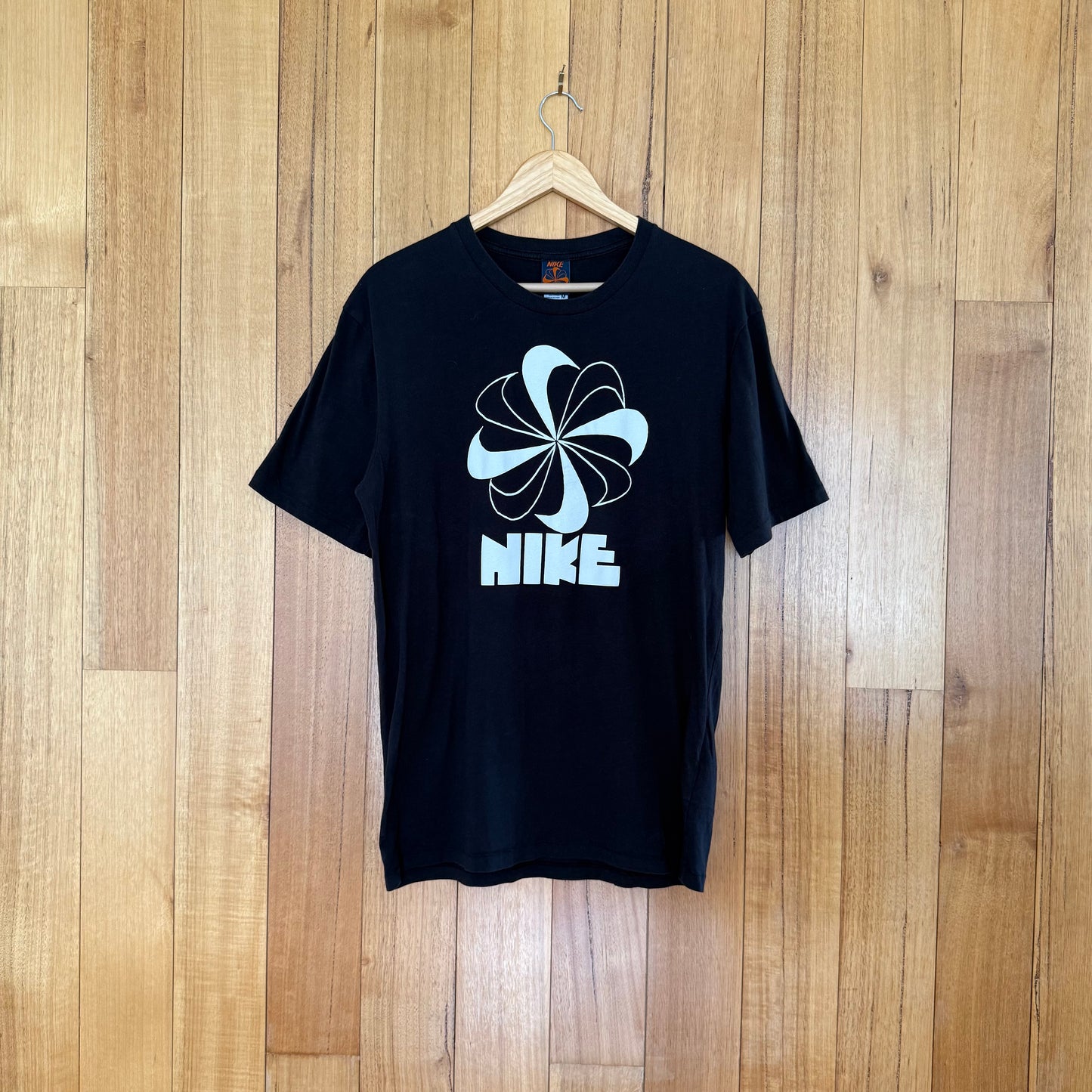 Nike Pinwheel Logo T-Shirt - Black