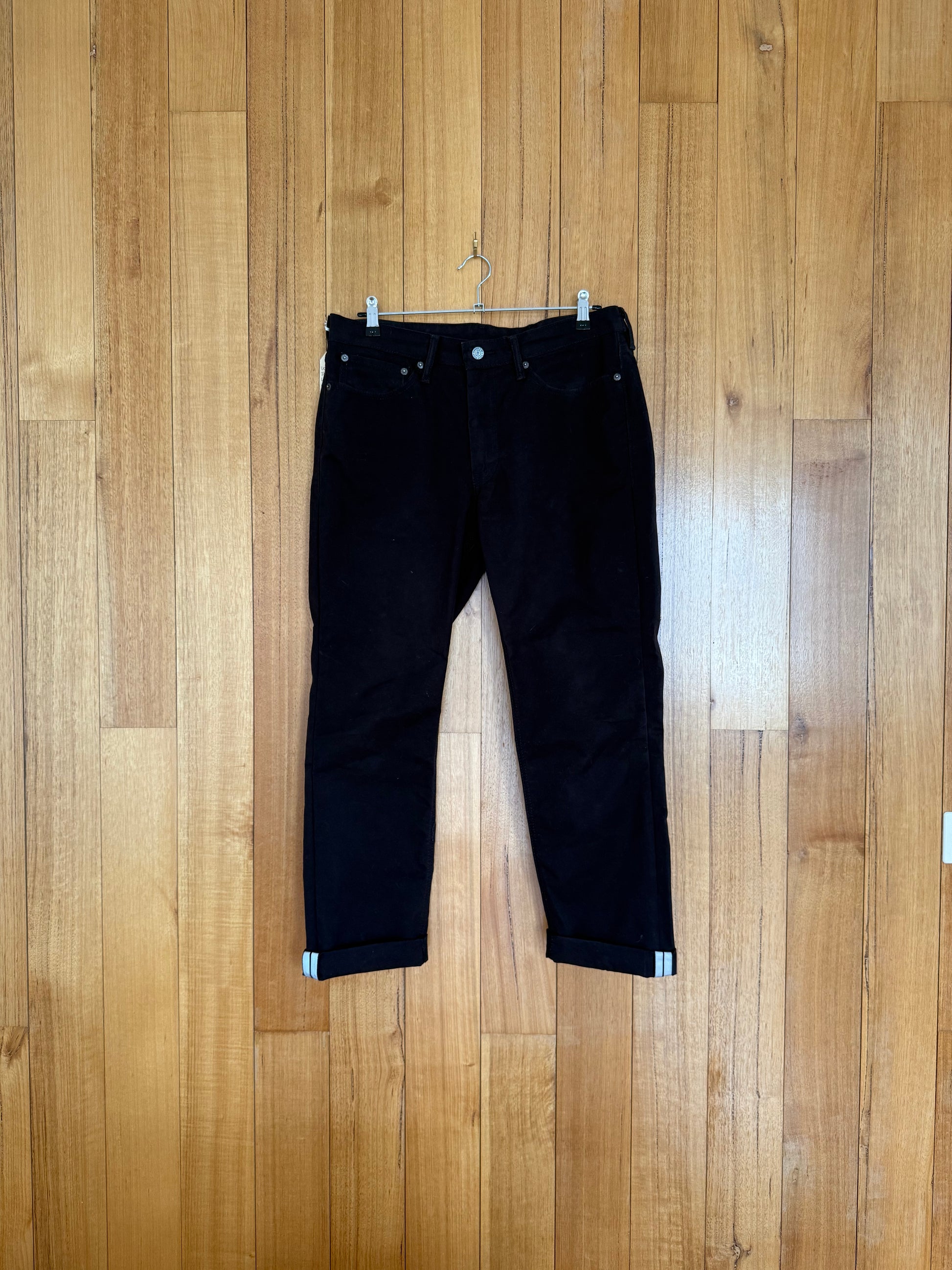 Levis 511 Commuter Jeans in black with water repellent finish - front view