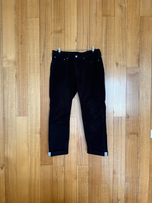 Levis 511 Commuter Jeans in black with water repellent finish - front view