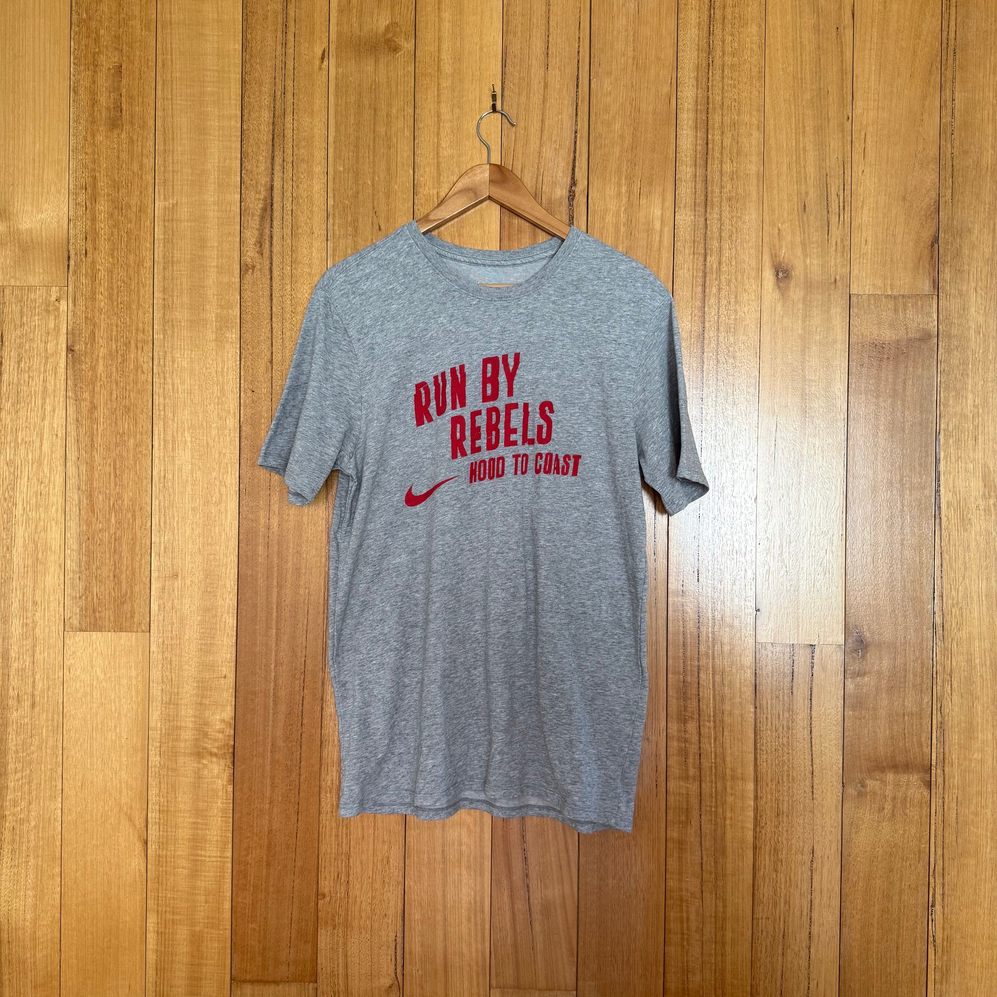 Nike Hood To Coast Run by Rebels T-shirt in grey with red print, 2017 relay race commemorative tee, pre-owned condition
